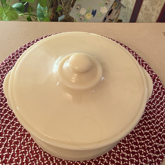 Vintage Fire King Casserole/Baking Dish With Matching 2-Handled Base - Picture 2 of 7